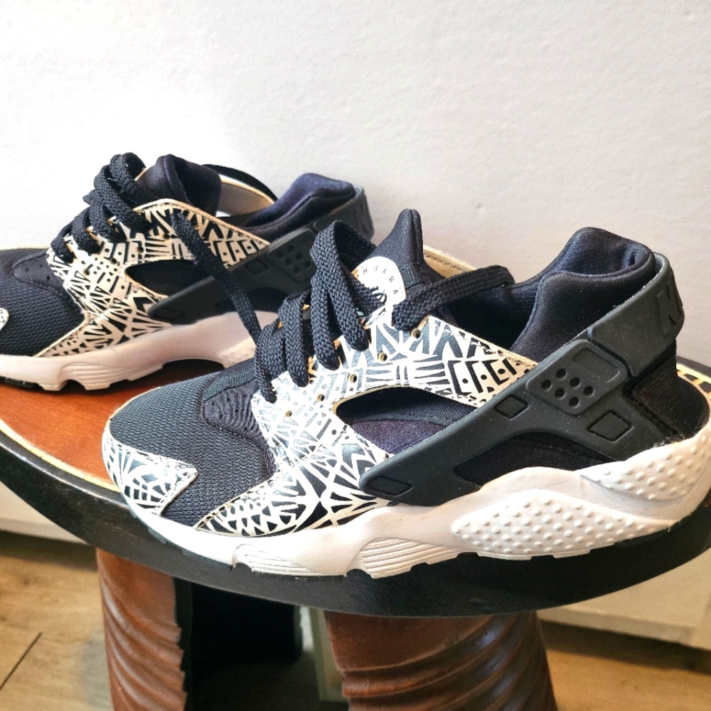 Nike Black & White Sneakers